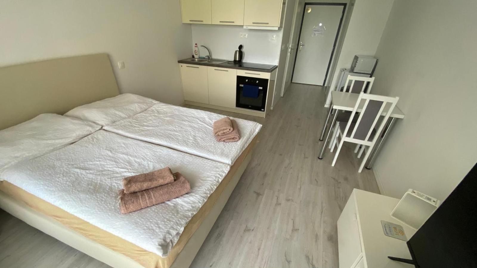 1 Room Apartment With Terrace, Slnecnice, 18B Bratislava Exterior foto